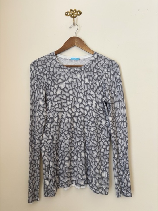 J. McLaughlin Tops - J. McLaughlin Grey Abstract Print Knit Top Sweater Medium Lightweight Spring